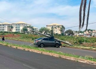 Acidente em Uberlândia: Carro Colide com Poste e Motorista de 37 Anos é Resgatada Acidente em Uberlândia: Carro Colide com Poste e Motorista de 37 Anos é Resgatada