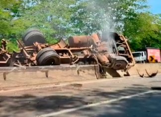 Acidente na BR-050: Carreta Tomba e Interdita Faixas entre Araguari e Uberlândia Acidente na BR-050: Carreta Tomba e Interdita Faixas entre Araguari e Uberlândia