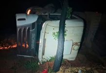 Acidente na MG-188: Motorista Ferido e Carga de Soja Espalhada pela Estrada Acidente na MG-188: Motorista Ferido e Carga de Soja Espalhada pela Estrada