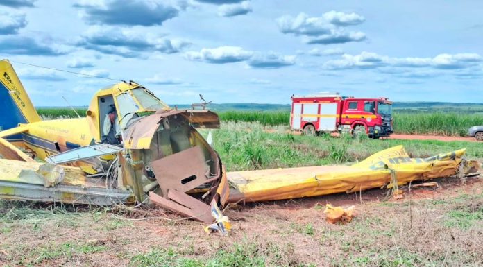 Aeronave Agrícola Cai em Canavial em Campo Florido, Piloto Ileso Aeronave Agrícola Cai em Canavial em Campo Florido, Piloto Ileso