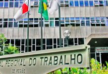 Demitida por justa causa: funcionária chama colega de ‘Medusa’ em ato de racismo em MG Demitida por justa causa: funcionária chama colega de 'Medusa' em ato de racismo em MG