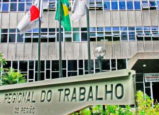 Demitida por justa causa: funcionária chama colega de ‘Medusa’ em ato de racismo em MG Demitida por justa causa: funcionária chama colega de 'Medusa' em ato de racismo em MG
