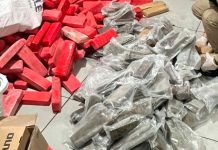 Drogas são apreendidas no Alto Umuarama após homem ferido chamar a polícia Drogas são apreendidas no Alto Umuarama após homem ferido chamar a polícia
