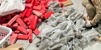 Drogas são apreendidas no Alto Umuarama após homem ferido chamar a polícia Drogas são apreendidas no Alto Umuarama após homem ferido chamar a polícia