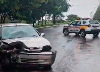 Motorista Embriagado e Sem Habilitação Colide com Caminhão Estacionado Motorista Embriagado e Sem Habilitação Colide com Caminhão Estacionado