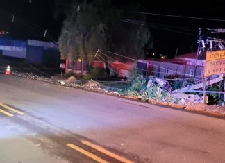 Motorista Foge Após Derrubar Poste na MGC-354 em Presidente Olegário Motorista Foge Após Derrubar Poste na MGC-354 em Presidente Olegário