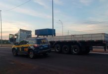 Polícia prende motorista com semirreboque furtado na BR-050, em Uberlândia Polícia prende motorista com semirreboque furtado na BR-050, em Uberlândia