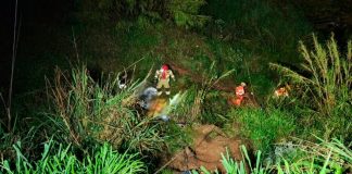 Acidente na BR-365: caminhão cai 30m e provoca ferimentos em dois passageiros Acidente na BR-365: caminhão cai 30m e provoca ferimentos em dois passageiros