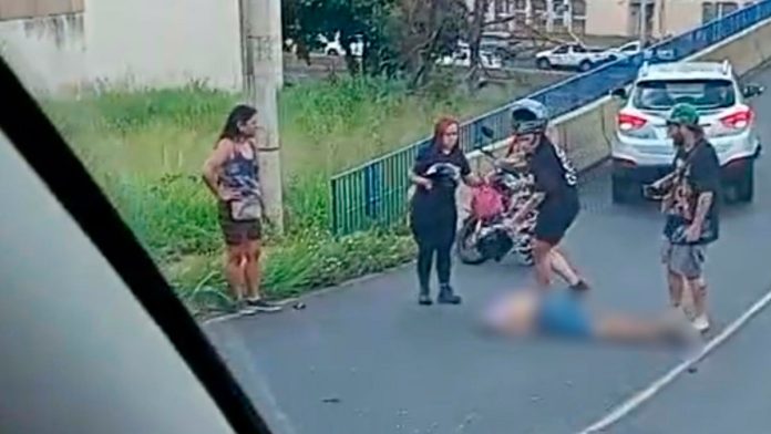 Acidente no Viaduto de Uberlândia: Duas Pessoas Feridas em Choque entre Motos e Carro