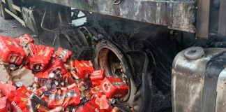 Carreta de Cerveja em Chamas Bloqueia BR-050 em Araguari Carreta de Cerveja em Chamas Bloqueia BR-050 em Araguari