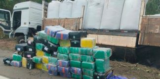 Duas Toneladas de Maconha São Encontradas Após Acidente na BR-365 Duas Toneladas de Maconha São Encontradas Após Acidente na BR-365