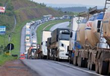 Greve Nacional de Caminhoneiros Convocada para Esta Quinta-feira (4) Greve Nacional de Caminhoneiros Convocada para Esta Quinta-feira (4)