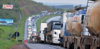 Greve Nacional de Caminhoneiros Convocada para Esta Quinta-feira (4) Greve Nacional de Caminhoneiros Convocada para Esta Quinta-feira (4)