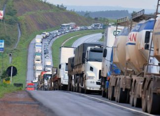 Greve Nacional de Caminhoneiros Convocada para Esta Quinta-feira (4) Greve Nacional de Caminhoneiros Convocada para Esta Quinta-feira (4)