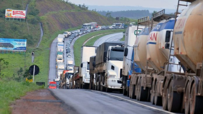 Greve Nacional de Caminhoneiros Convocada para Esta Quinta-feira (4)
