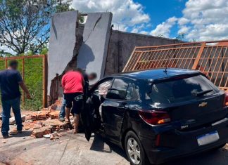 Mãe e Seus Filhos Sofrem Ferimentos em Acidente de Carro em Uberlândia Mãe e Seus Filhos Sofrem Ferimentos em Acidente de Carro em Uberlândia