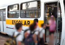 Motorista de transporte escolar é advertido por faltas devido à dificuldade em acordar cedo Motorista de transporte escolar é advertido por faltas devido à dificuldade em acordar cedo