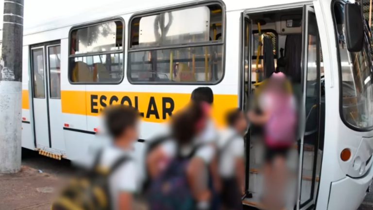 Motorista de transporte escolar é advertido por faltas devido à dificuldade em acordar cedo