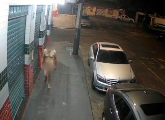 Noite de Natal em Uberlândia: Homem Nu É Flagado Andando pelas Ruas Noite de Natal em Uberlândia: Homem Nu É Flagado Andando pelas Ruas