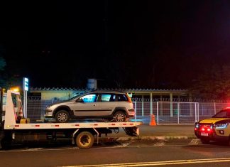Três Indivíduos São Detidos em Tupaciguara por Passeio em Carro Furtado Três Indivíduos São Detidos em Tupaciguara por Passeio em Carro Furtado