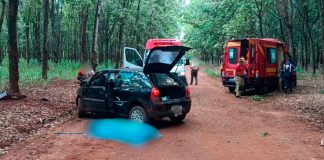 Acidente Fatal em Iturama: Carro Colide com Árvore, Deixando 4 Feridos e 1 Vítima Fatal Acidente Fatal em Iturama: Carro Colide com Árvore, Deixando 4 Feridos e 1 Vítima Fatal