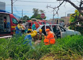 Acidente Grave na MGC-455 Deixa Vítima Presa às Ferragens em Uberlândia Acidente Grave na MGC-455 Deixa Vítima Presa às Ferragens em Uberlândia