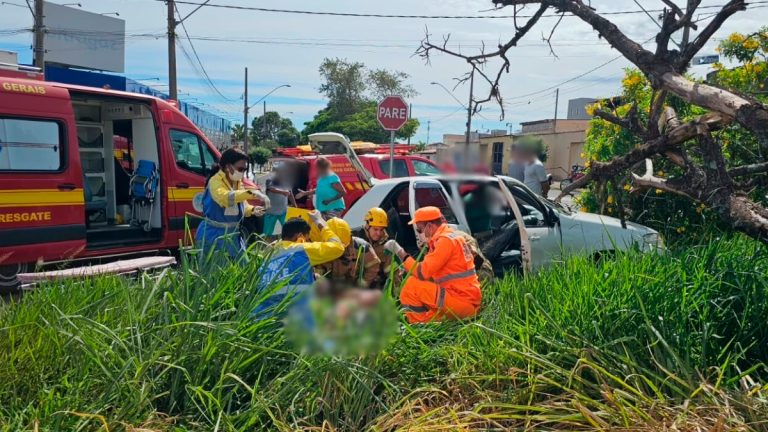 Acidente Grave na MGC-455 Deixa Vítima Presa às Ferragens em Uberlândia