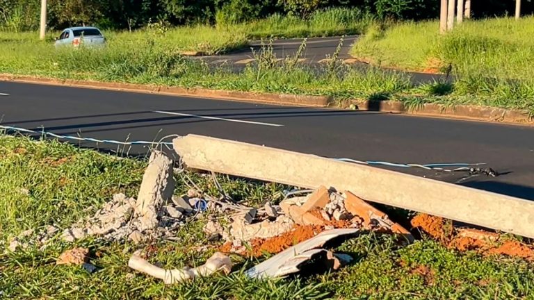 Acidente com Poste Causa Falta de Iluminação na Avenida Nicomedes