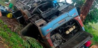 Acidente fatal na BR-365: Ônibus capota em Minas Gerais, resultando em três óbitos Acidente fatal na BR-365: Ônibus capota em Minas Gerais, resultando em três óbitos