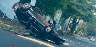 Acidente na Virada do Ano: Veículo Capota em Uberlândia Acidente na Virada do Ano: Veículo Capota em Uberlândia