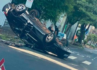 Acidente na Virada do Ano: Veículo Capota em Uberlândia Acidente na Virada do Ano: Veículo Capota em Uberlândia