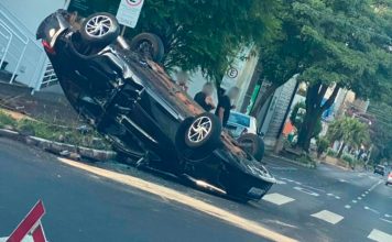 Acidente na Virada do Ano: Veículo Capota em Uberlândia Acidente na Virada do Ano: Veículo Capota em Uberlândia