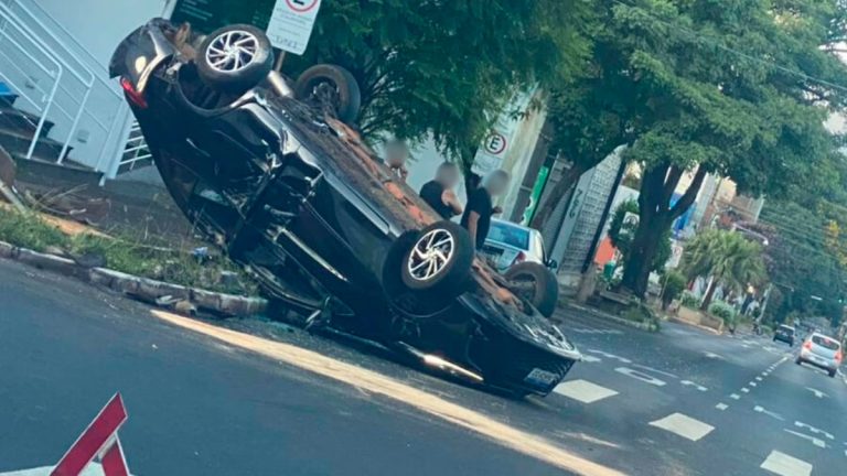 Acidente na Virada do Ano: Veículo Capota em Uberlândia