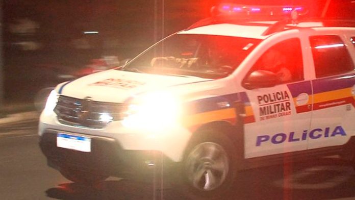 Desespero em Uberlândia: Mulher Salta de Carro em Movimento Após Ser Amordaçada pelo Marido Desespero em Uberlândia: Mulher Salta de Carro em Movimento Após Ser Amordaçada pelo Marido