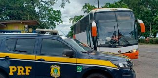 PRF Intercepta Ônibus em Estado Precário na BR-365 PRF Intercepta Ônibus em Estado Precário na BR-365