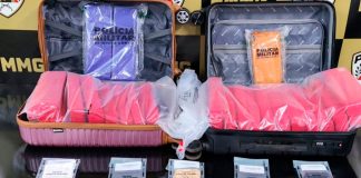 Passageira é Detida com 25 Kg de Drogas em Bagagem de Ônibus Passageira é Detida com 25 Kg de Drogas em Bagagem de Ônibus