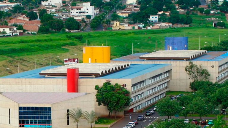 Servidor da Educação em Uberlândia Sob Investigação por Abuso de Poder