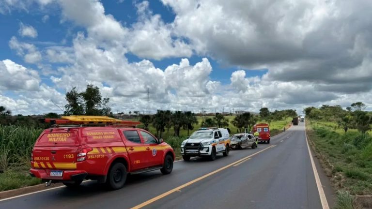 Jovem de 29 anos morre em acidente entre carro e carreta na MGC-497