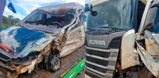 Ultrapassagem mal sucedida causa acidente na MGC-497, em Uberlândia Movimentação de viaturas da polícia e bombeiros na MGC-497 em Uberlândia após acidente fatal.