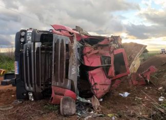 Acidente com Carreta na MG-190 Resulta em Apreensão de Drogas em Nova Ponte Apreensão de anfetamina após tombamento de carreta na MG-190