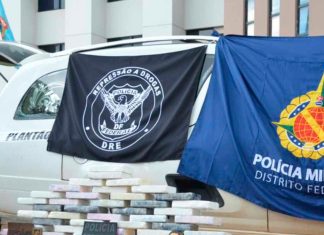 Polícia Federal Desmantela Tráfico: Carro Funerário Carregado com Cocaína Apreendido no DF e GO Carro funerário apreendido pela Polícia Federal com carga de cocaína durante operação no DF e GO