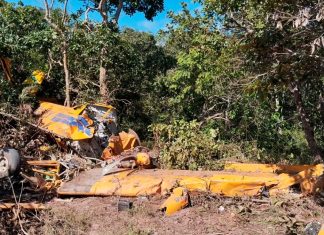 Avião Agrícola Cai em Paracatu: Piloto Resgatado com Vida Avião agrícola Ipanema 201 que caiu em Paracatu, MG