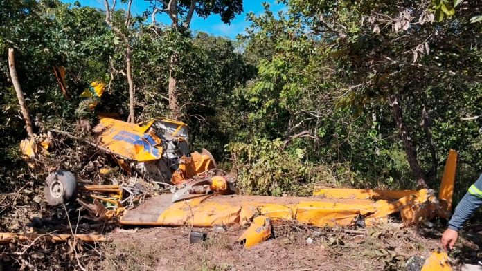 Queda de avião agrícola em Paracatu: piloto resgatado Avião agrícola Ipanema 201 que caiu em Paracatu, MG