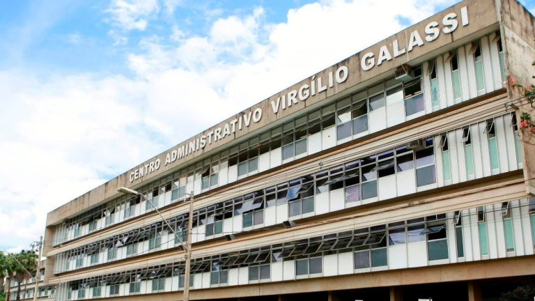 Servidora demitida por faltas injustificadas em Uberlândia