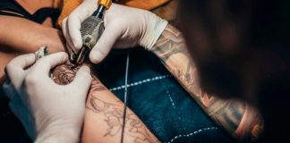 Tatuador de Uberaba é condenado por não finalizar tatuagem; indenização de R$ 7,4 mil Tatuagem inacabada em Uberaba