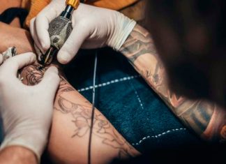 Tatuador de Uberaba é condenado por não finalizar tatuagem; indenização de R$ 7,4 mil Tatuagem inacabada em Uberaba