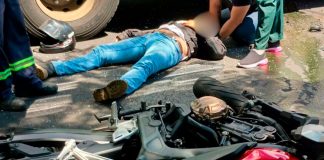 Acidente em Uberlândia: Motociclista fica ferido após colisão com ônibus do SIT Local do acidente entre moto e ônibus do transporte público em Uberlândia, com viatura de resgate