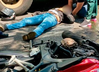Acidente em Uberlândia: Motociclista fica ferido após colisão com ônibus do SIT Local do acidente entre moto e ônibus do transporte público em Uberlândia, com viatura de resgate