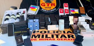 Polícia desarticula esquema de contrabando milionário e apreende 200 celulares Celulares iPhone e eletrônicos apreendidos escondidos dentro da lataria de um veículo Hyundai Creta