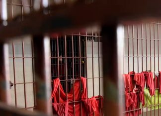 Violência no Presídio Professor Jacy de Assis: detento é morto em confronto durante banho de sol Detentos no pátio do Presídio Professor Jacy de Assis durante banho de sol
